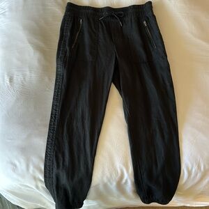 In perfect condition, Athleta 100% linen joggers in black.